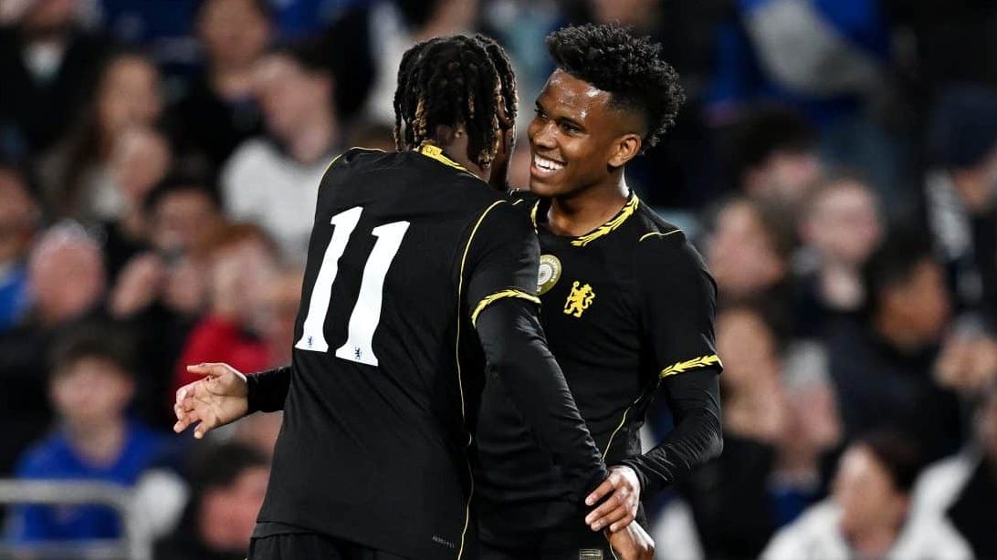 Estêvão comemora gol pelo Chelsea