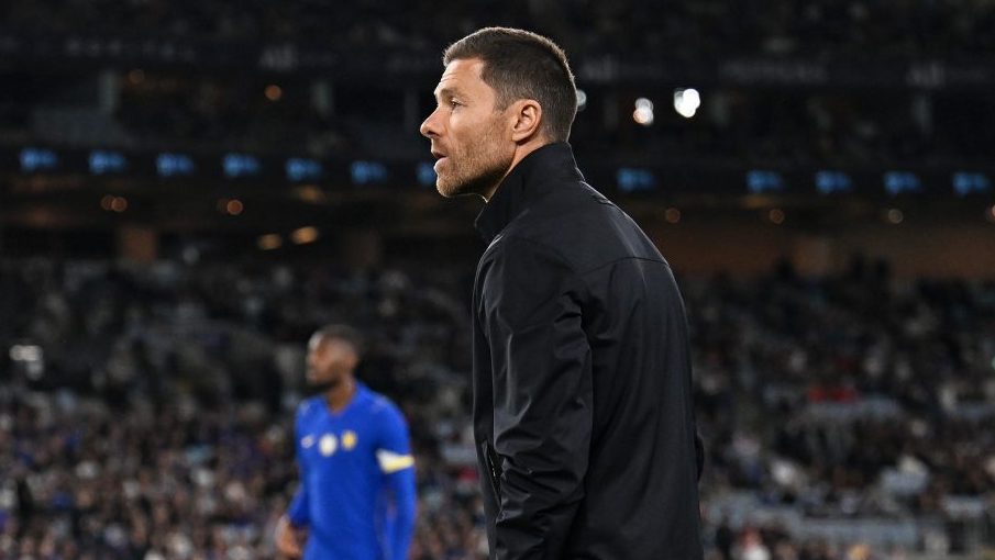 xabi alonso comandando o chelsea
