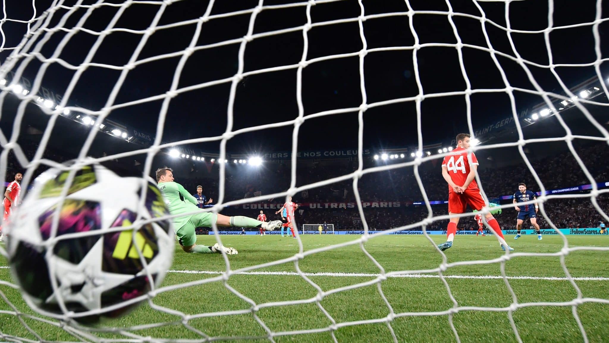 Gol de Kvaratskhelia na vitória do PSG sobre o Bayern