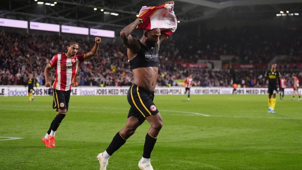 Igor Thiago comemora gol pelo Brentford