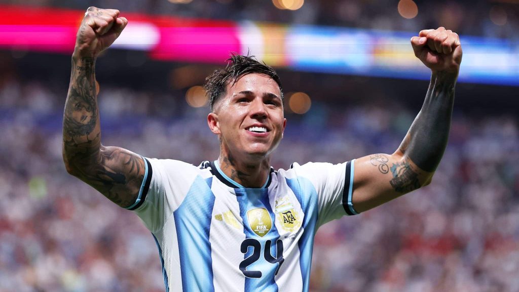 Enzo Fernández em ação pela seleção argentina