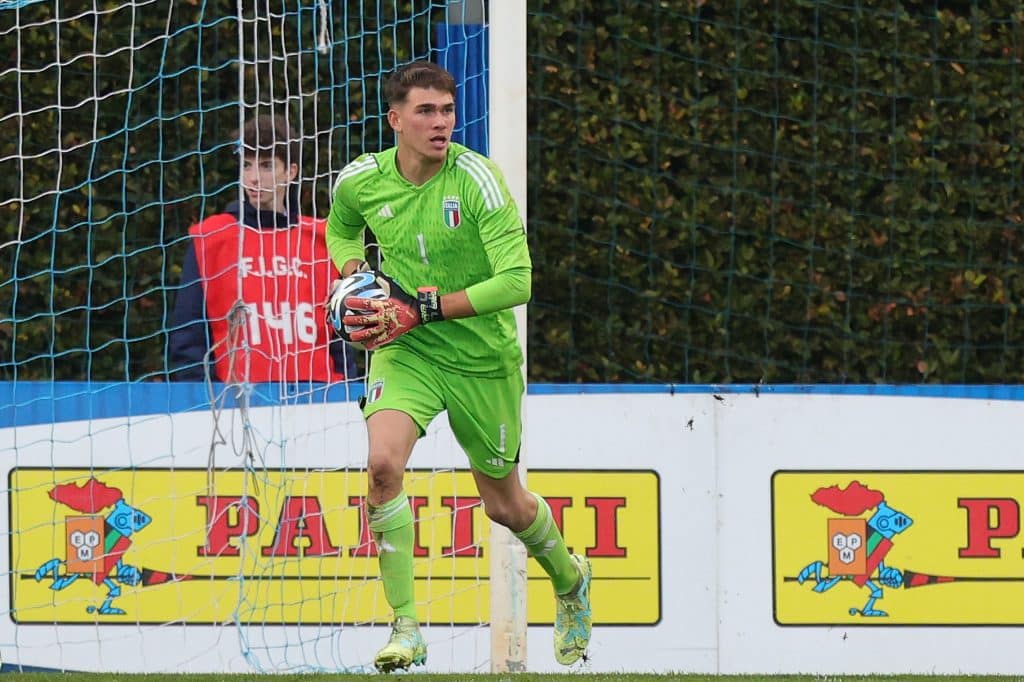 Renato Marín em ação pela seleção italiana sub-19