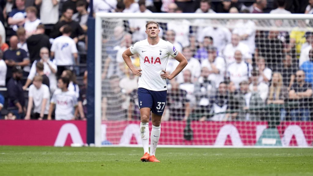 Van de Ven, zagueiro do Tottenham