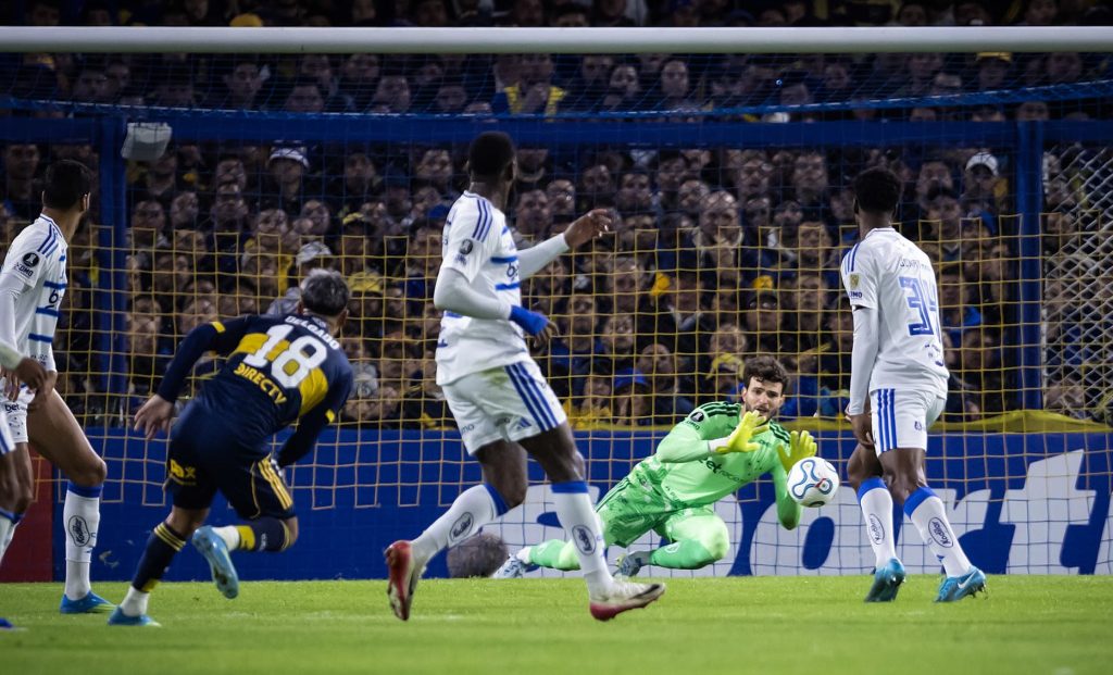 Cruzeiro empatou com o Boca na Bombonera