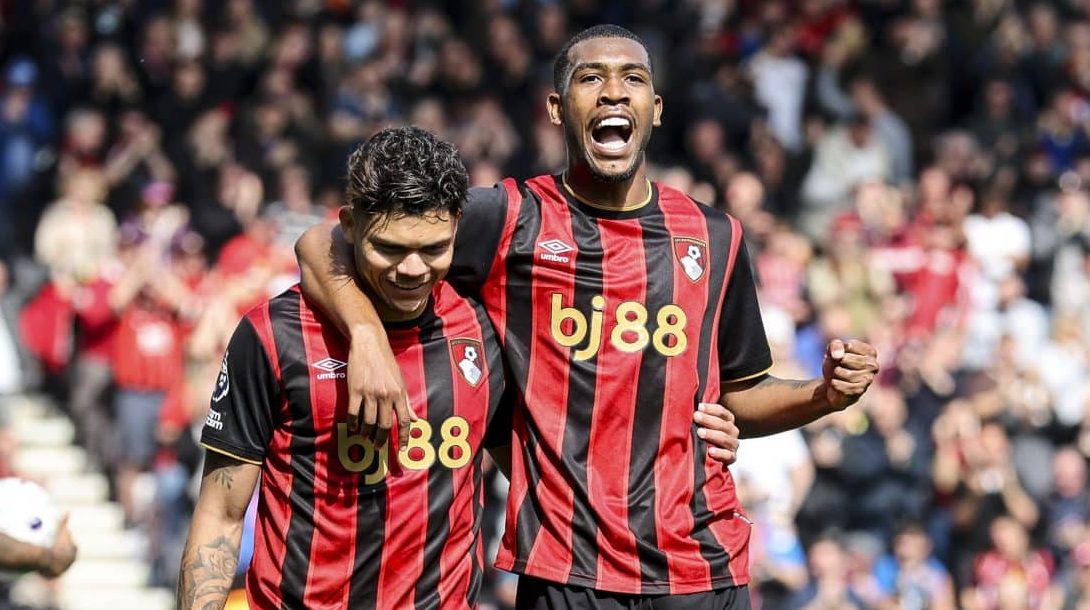 Rayan comemorando gol pelo Bournemouth
